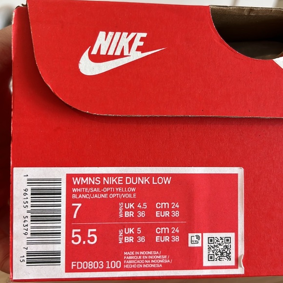 Nike dunk low - special limited edition Valentine’s Day 2023 - Picture 10 of 10